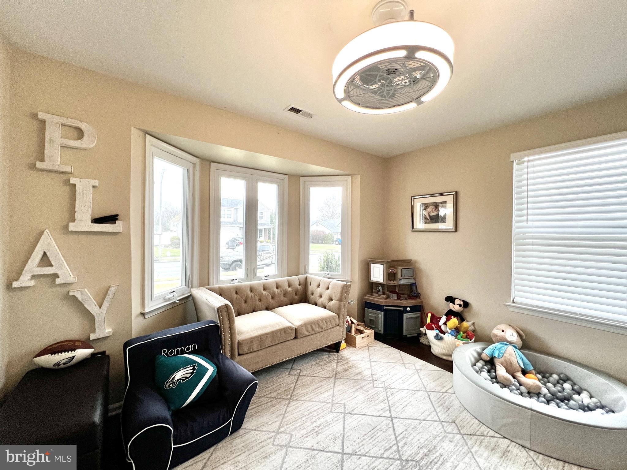 5 Cameron Circle Laurel Springs, NJ 08021 - Photo 15 of 25 Bay windows with lots of light!