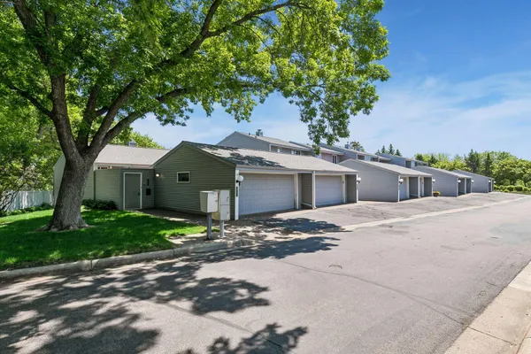 $189,900 | 2666 Mackubin Street, Roseville, MN 55113