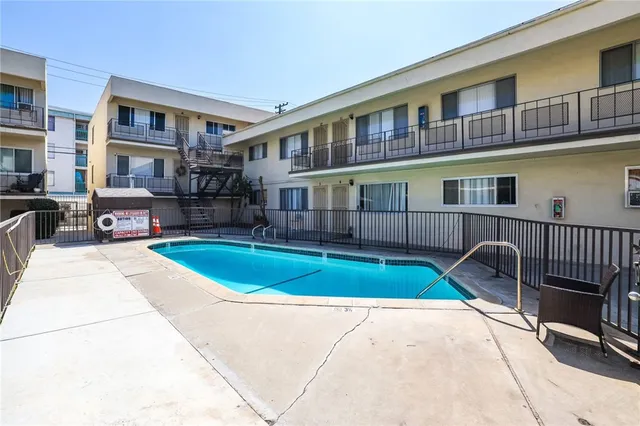 $1,995 | 3430 Elm Avenue, Unit 10, Long Beach, CA 90807