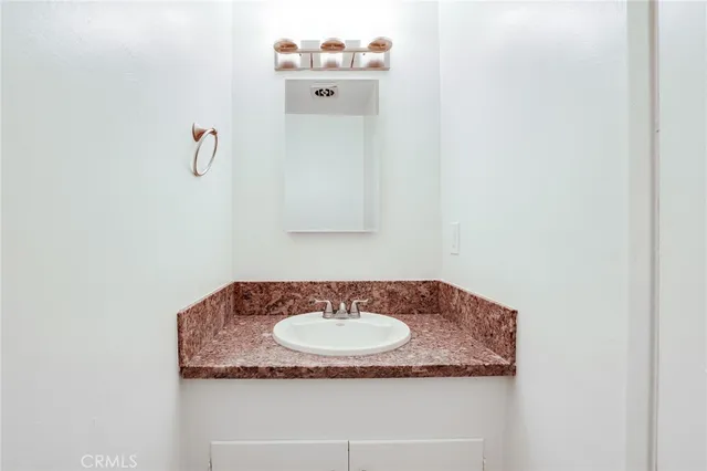 $1,995 | 3430 Elm Avenue, Unit 10, Long Beach, CA 90807