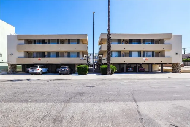 $1,995 | 3430 Elm Avenue, Unit 10, Long Beach, CA 90807