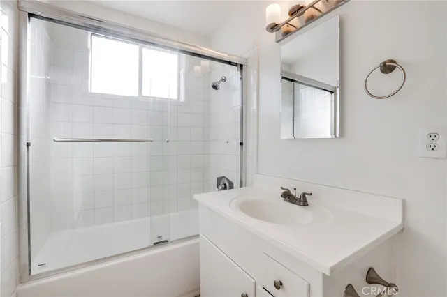 $1,995 | 3430 Elm Avenue, Unit 10, Long Beach, CA 90807