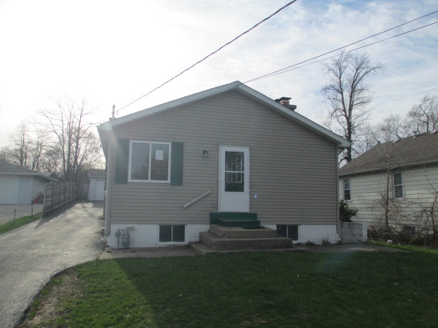 35322 North Wilson Road Ingleside, IL 60041 - Photo 1 of 18 a front view of house with a garden