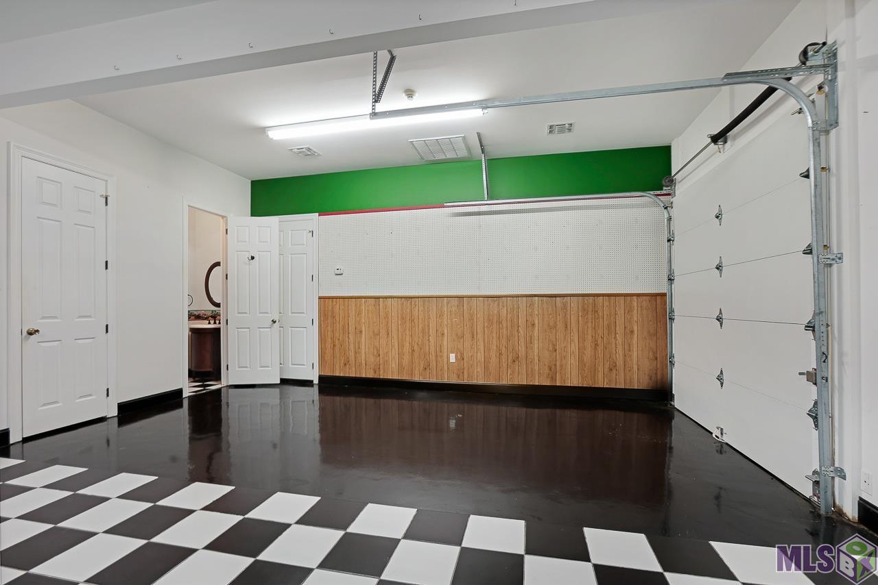 4405 Bluebonnet Road Baton Rouge, LA 70809 - Photo 35 of 48 Workshop with half bath