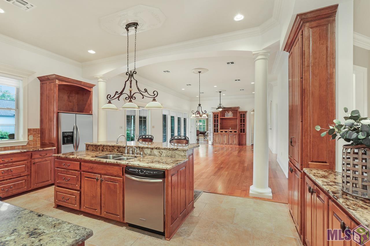 4405 Bluebonnet Road Baton Rouge, LA 70809 - Photo 10 of 48