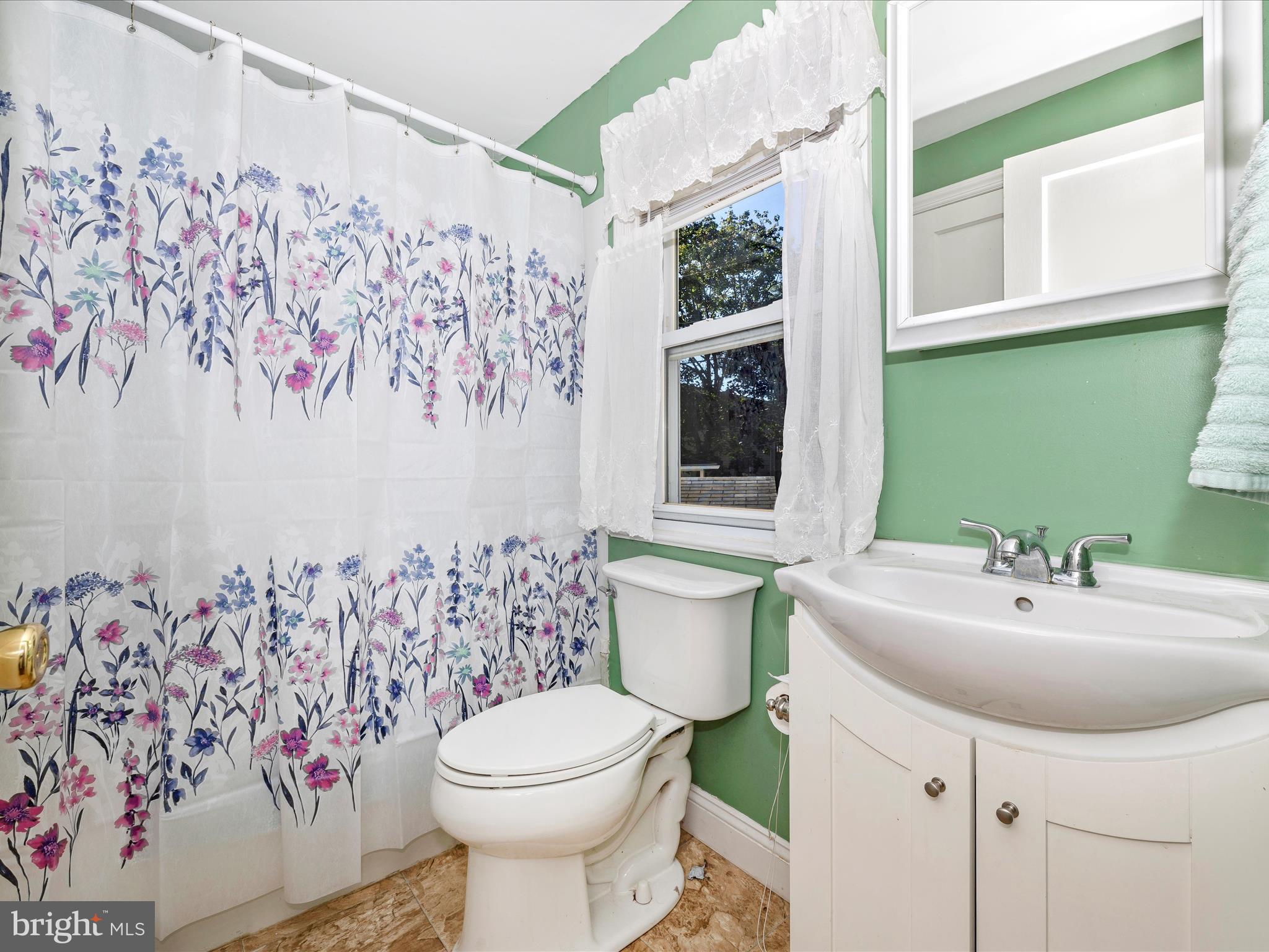 1101 Fairview Road Hagerstown, MD 21742 - Photo 20 of 35 Bathroom 2