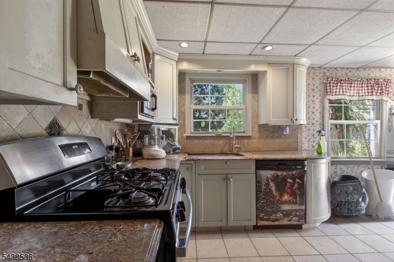 364 Acacia Road Scotch Plains, NJ 07076 - Photo 17 of 30