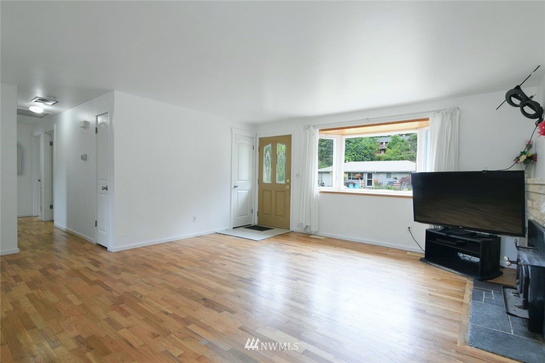 19124 94th Place Northeast Bothell, WA 98011 - Photo 3 of 11 Gallery Image 3