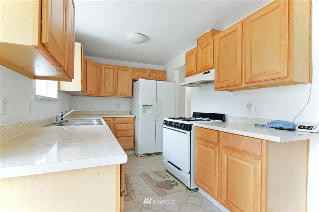 19124 94th Place Northeast Bothell, WA 98011 - Photo 4 of 11 Gallery Image 4