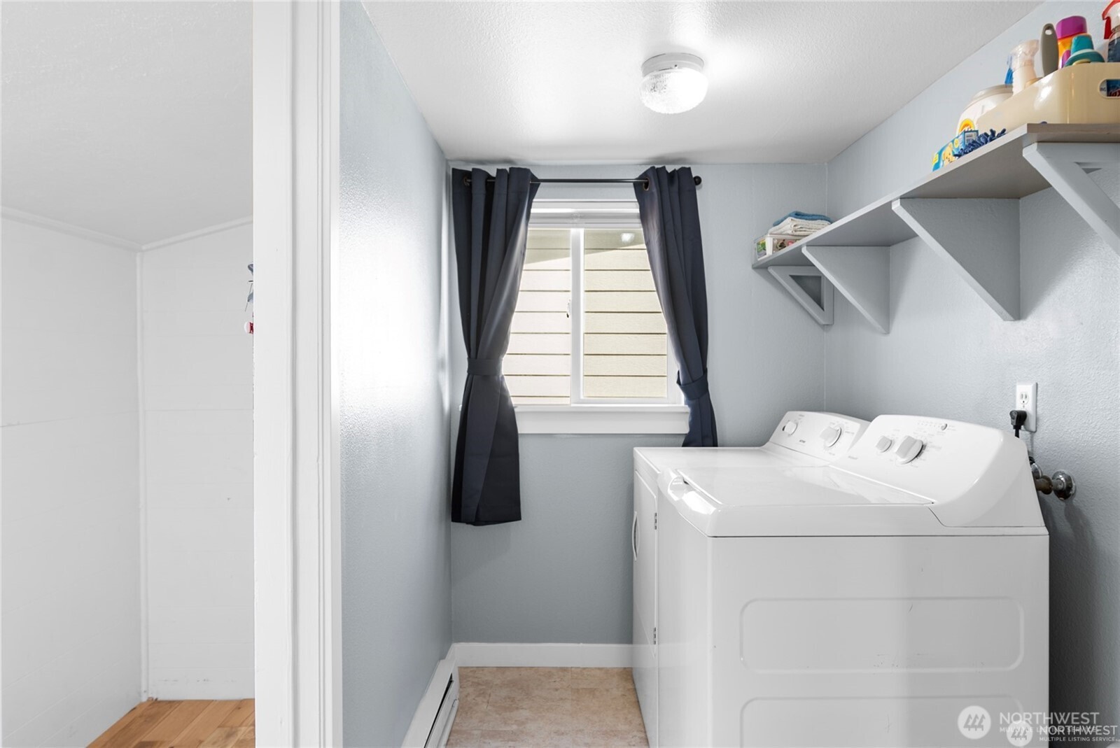 1770 Marker Avenue Wenatchee, WA 98801 - Photo 12 of 32 a utility room with dryer and washer