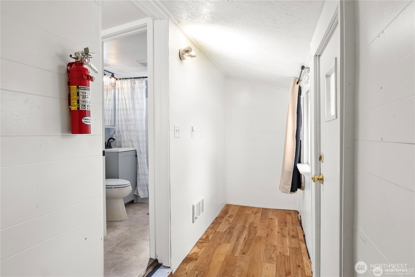 1770 Marker Avenue Wenatchee, WA 98801 - Photo 14 of 32 a view of a bathroom from a hallway
