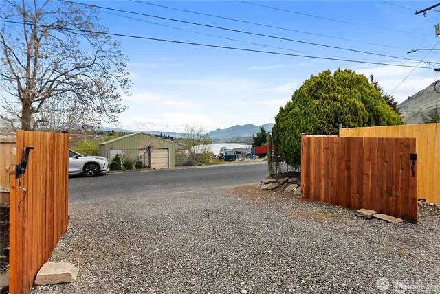 $300,000 | 1770 Marker Avenue, Wenatchee, WA 98801