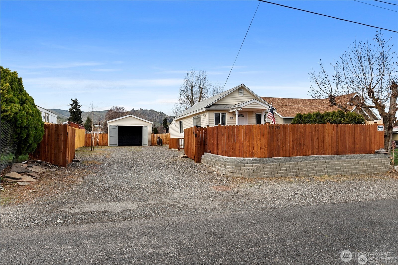 1770 Marker Avenue Wenatchee, WA 98801 - Photo 30 of 32 a view of swimming pool with house in background
