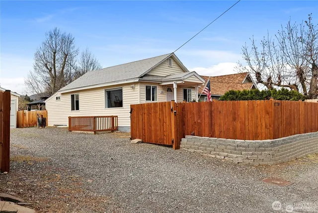 $300,000 | 1770 Marker Avenue, Wenatchee, WA 98801