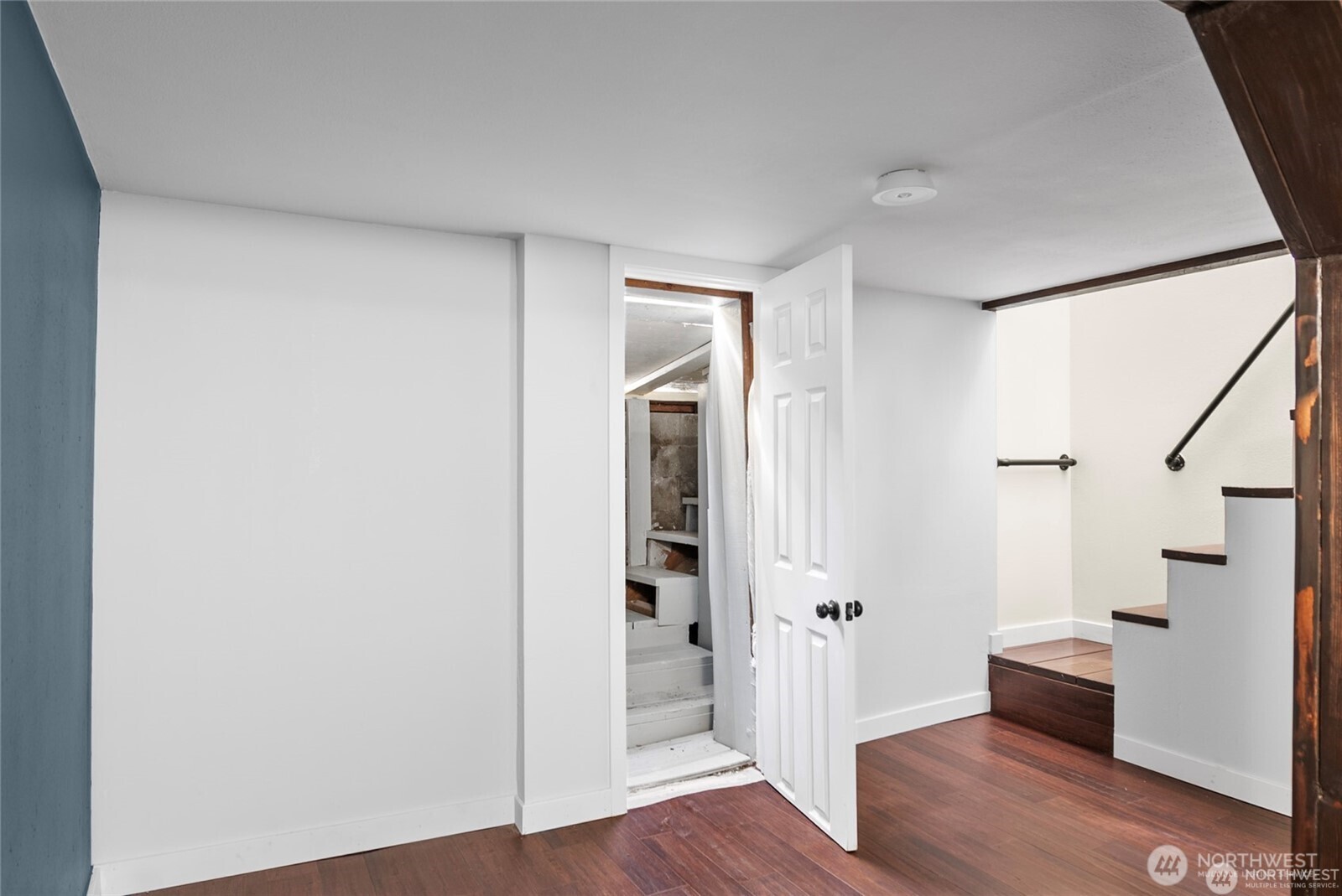 1770 Marker Avenue Wenatchee, WA 98801 - Photo 6 of 32 a view of a hallway with wooden floor and entryway