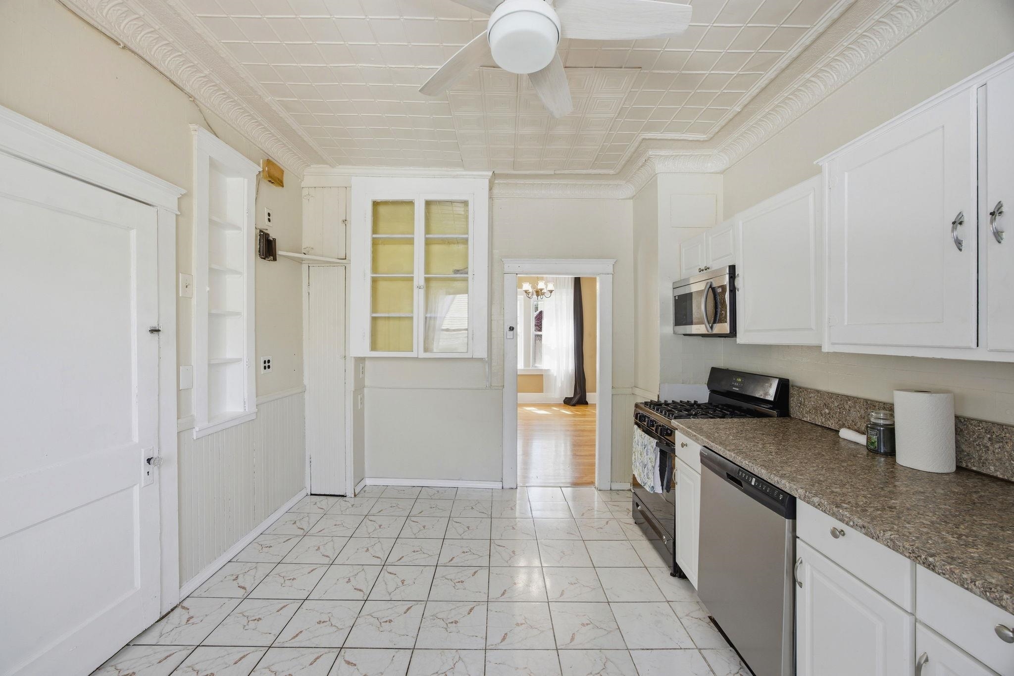 18 Fifield Street Nashua, NH 03060 - Photo 7 of 36