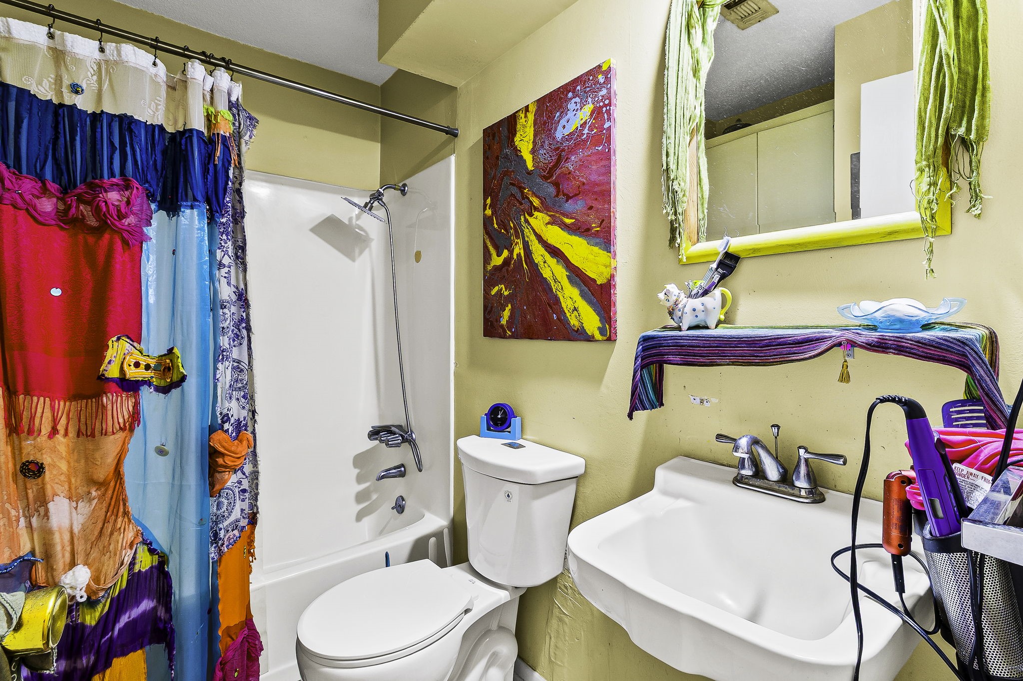 271 Ivanhoe Ranchettes Drive Ivanhoe, TX 75979 - Photo 24 of 40 a bathroom with a toilet sink vanity tub and curtain