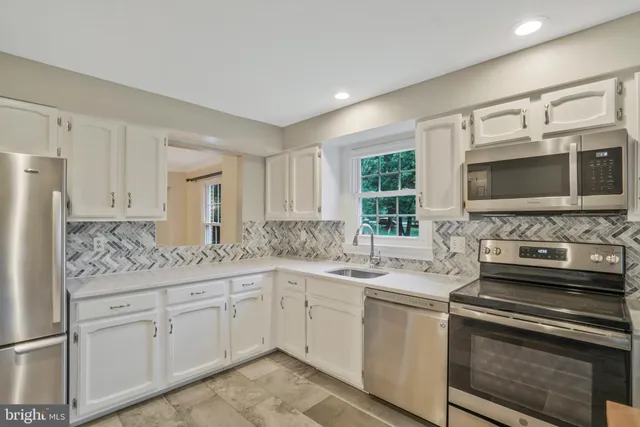 $4,200 | 14 South Manchester Street, Arlington, VA 22204