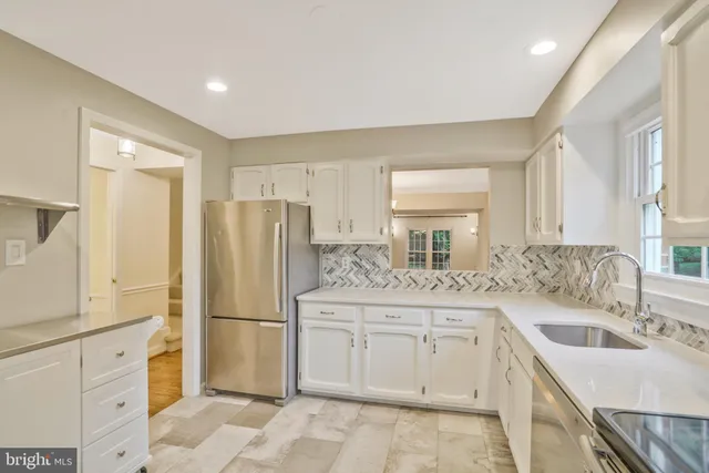 $4,200 | 14 South Manchester Street, Arlington, VA 22204