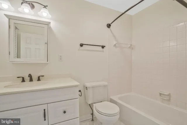 $4,200 | 14 South Manchester Street, Arlington, VA 22204