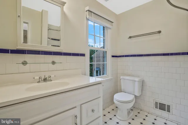 $4,200 | 14 South Manchester Street, Arlington, VA 22204