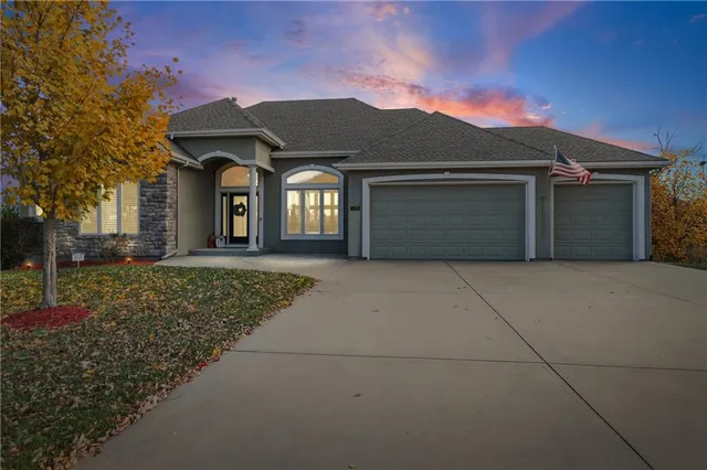 $799,000 | 129 Northwest Morton Drive, Lee's Summit, MO 64081