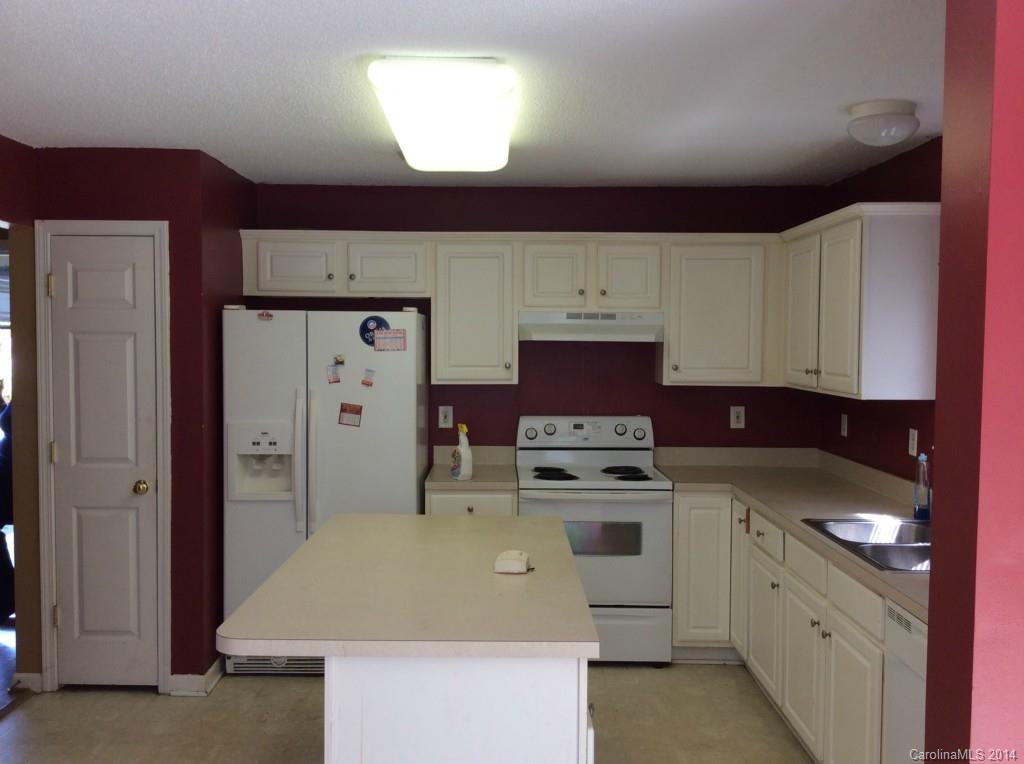 7110 Lowen Road Charlotte, NC 28269 - Photo 3 of 7