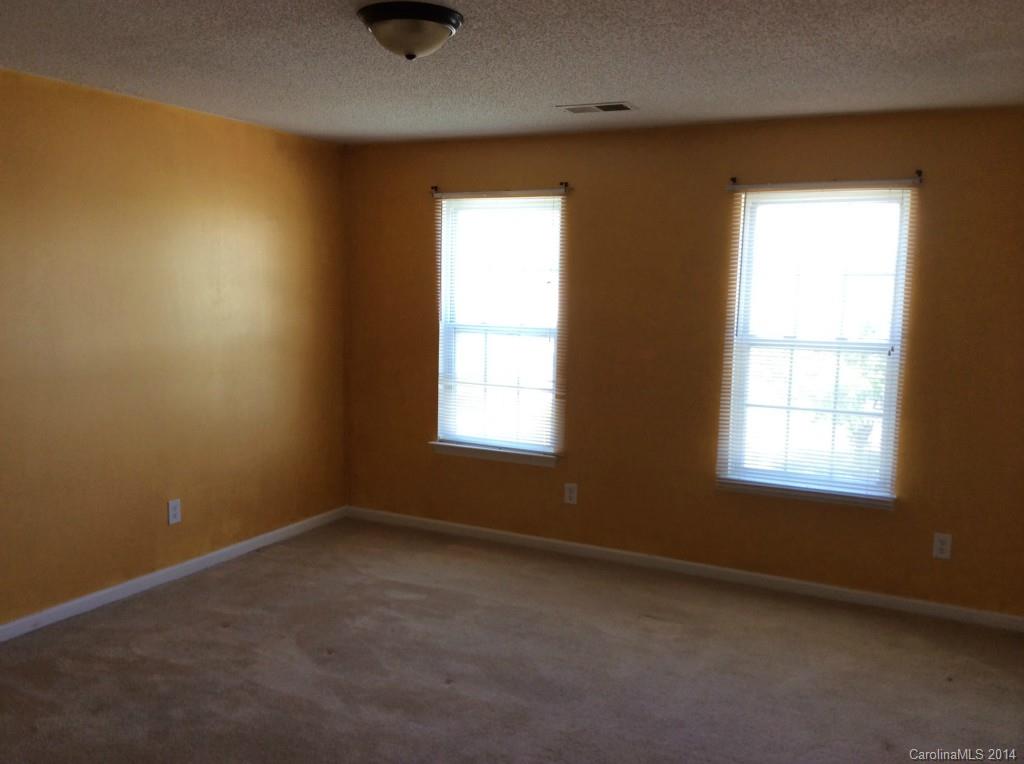 7110 Lowen Road Charlotte, NC 28269 - Photo 4 of 7