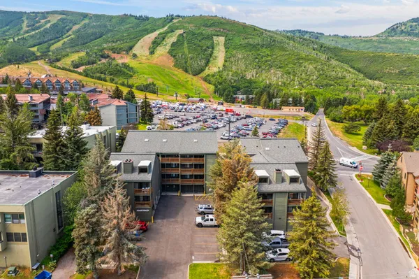 $575,000 | 1487 Woodside Avenue, Unit B105, Park City, UT 84060
