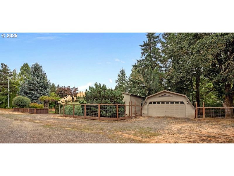 24781 Dunham Road Veneta, OR 97487 - Photo 20 of 22 a view of a backyard of the house