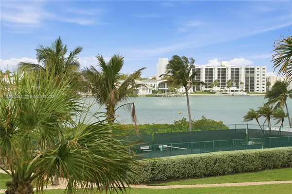 $1,695,000 | 19670 South Beach Road, Unit B323, Tequesta, FL 33469