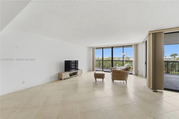$1,695,000 | 19670 South Beach Road, Unit B323, Tequesta, FL 33469