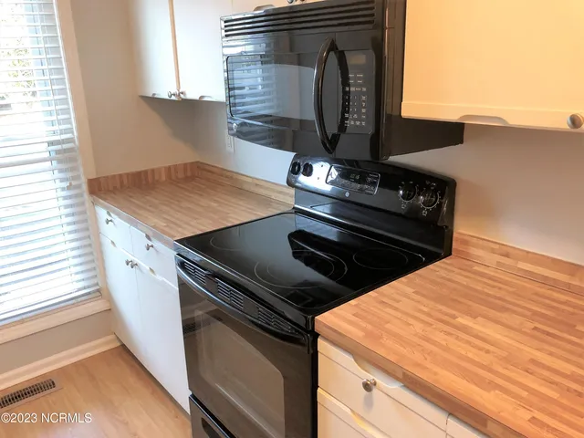 $1,400 | 1843 Savannah Court, Unit A6, Wilmington, NC 28403