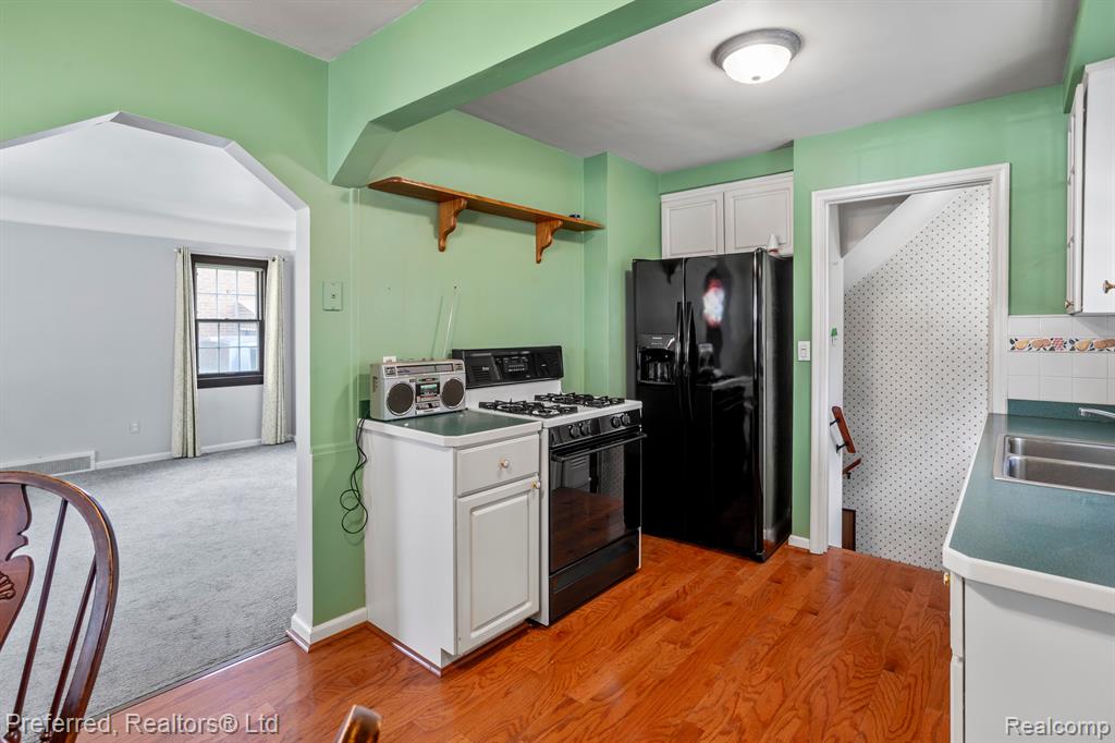 14725 Wick Road Allen Park, MI 48101 - Photo 8 of 27