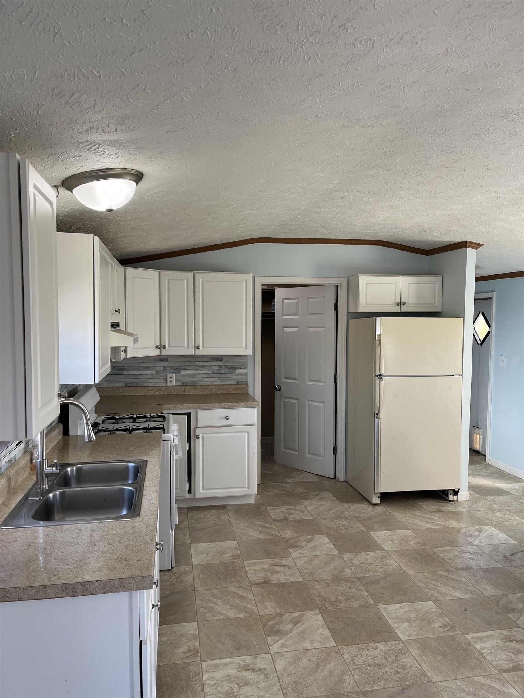 23610 Tile Mill Road Woodburn, IN 46797 - Photo 8 of 11 Gallery Image 8