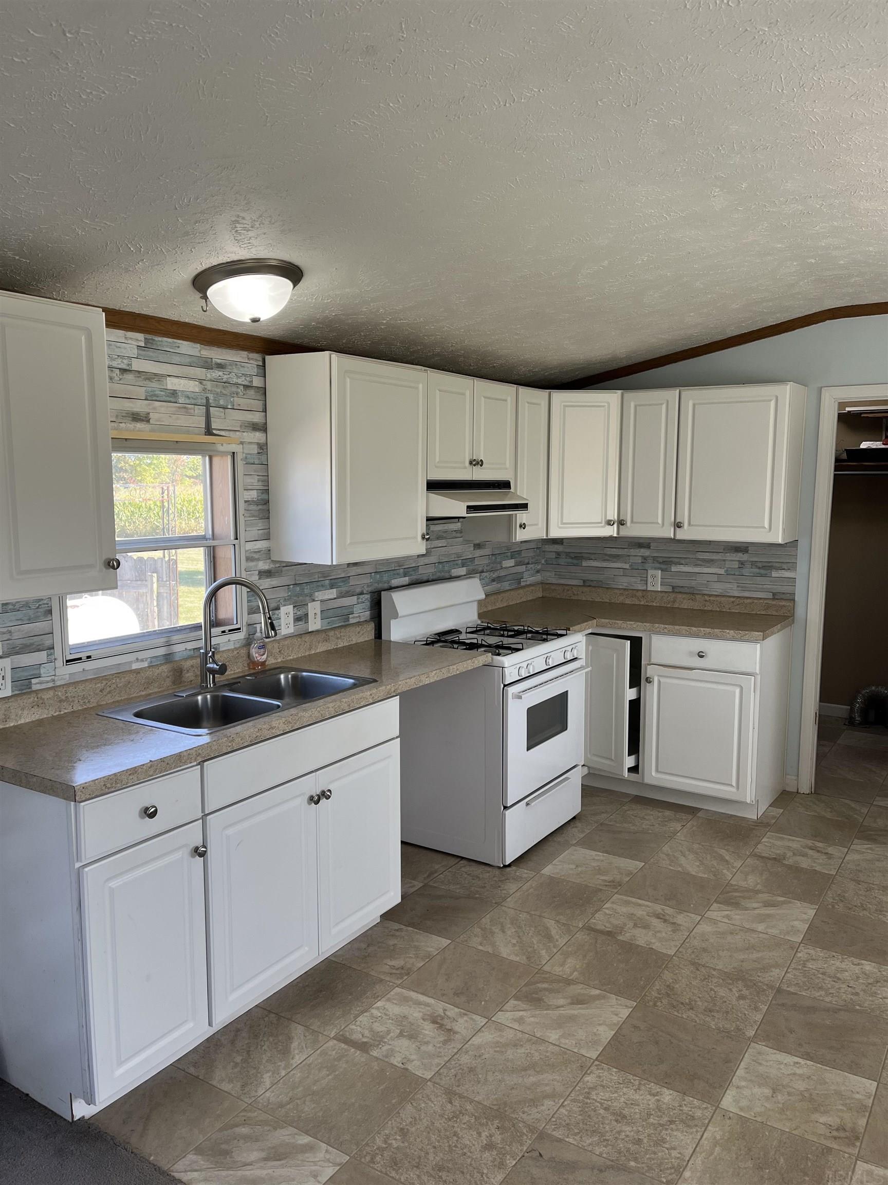 23610 Tile Mill Road Woodburn, IN 46797 - Photo 9 of 11 Gallery Image 9