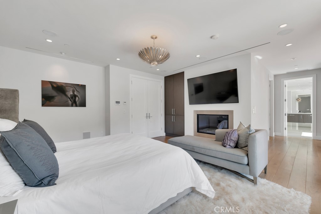 17950 Rancho Street Encino, CA 91316 - Photo 38 of 75 a bedroom with a large bed and a flat screen tv