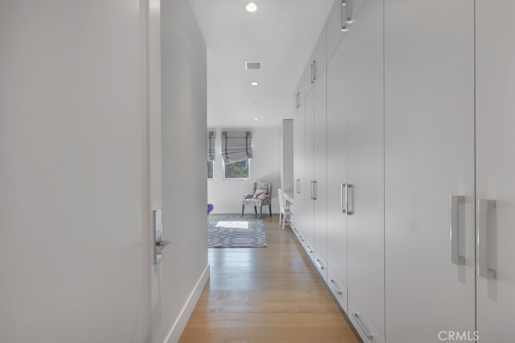 17950 Rancho Street Encino, CA 91316 - Photo 49 of 75