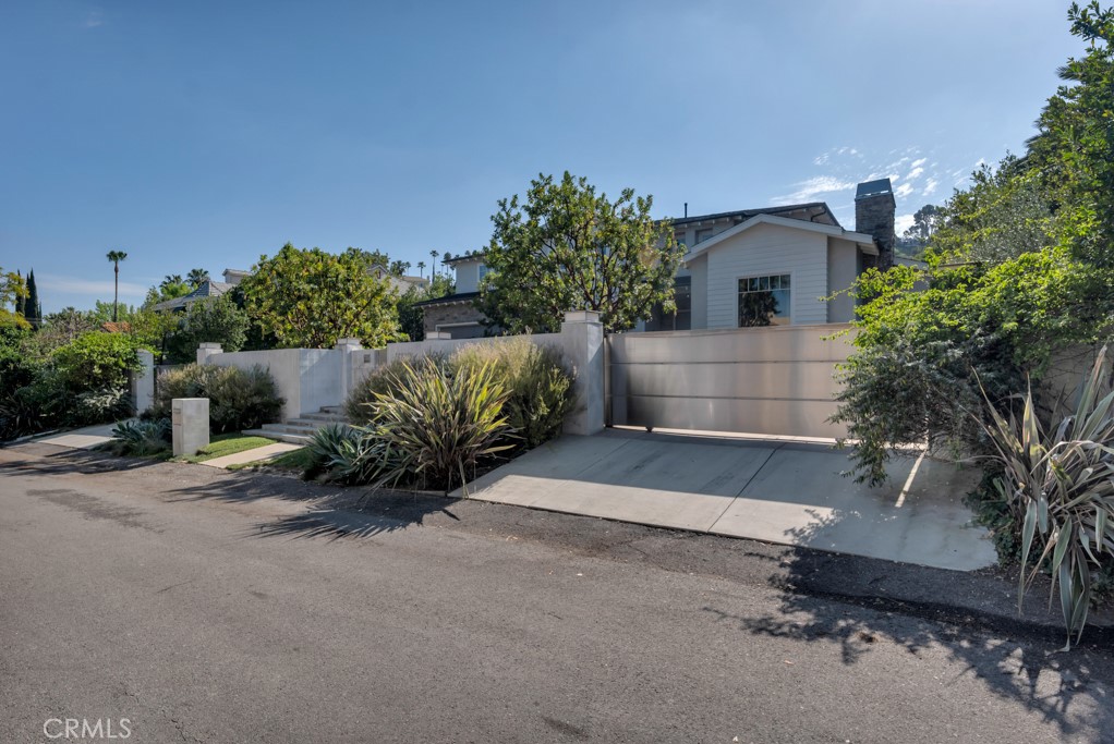 17950 Rancho Street Encino, CA 91316 - Photo 75 of 75 a house view with a garden space