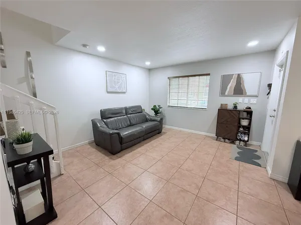 $2,900 | 7255 Northwest 173rd Drive, Unit 8038, Hialeah, FL 33015