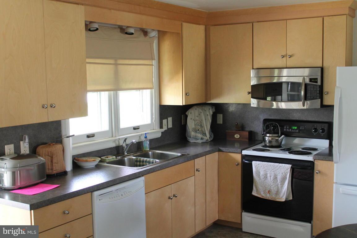 146 Buckwalter Road Lancaster, PA 17602 - Photo 3 of 38