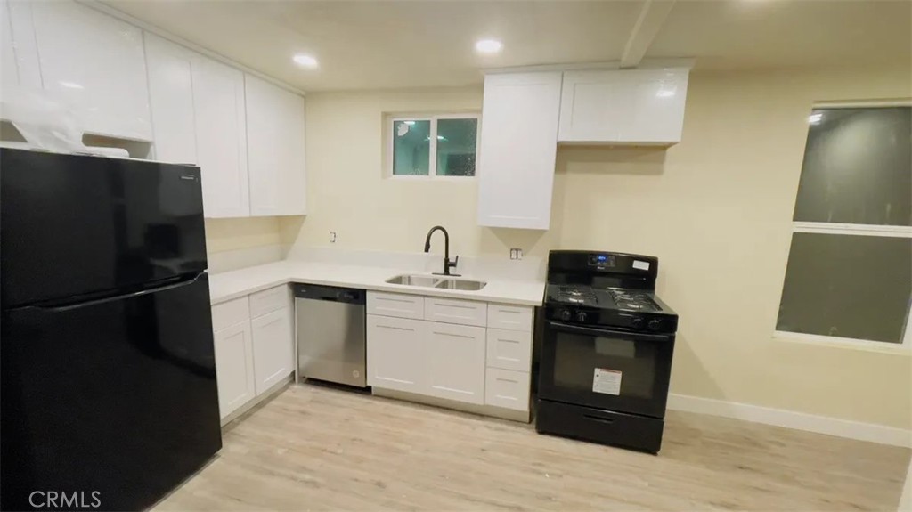 2944 6th Street Riverside, CA 92507 - Photo 17 of 19 5 bed kitchen