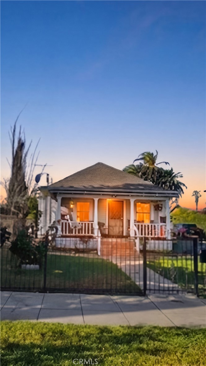 2944 6th Street Riverside, CA 92507 - Photo 3 of 19 AI enhanced photo