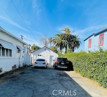 2944 6th Street Riverside, CA 92507 - Photo 4 of 19 parking and 5 bed unit to rear