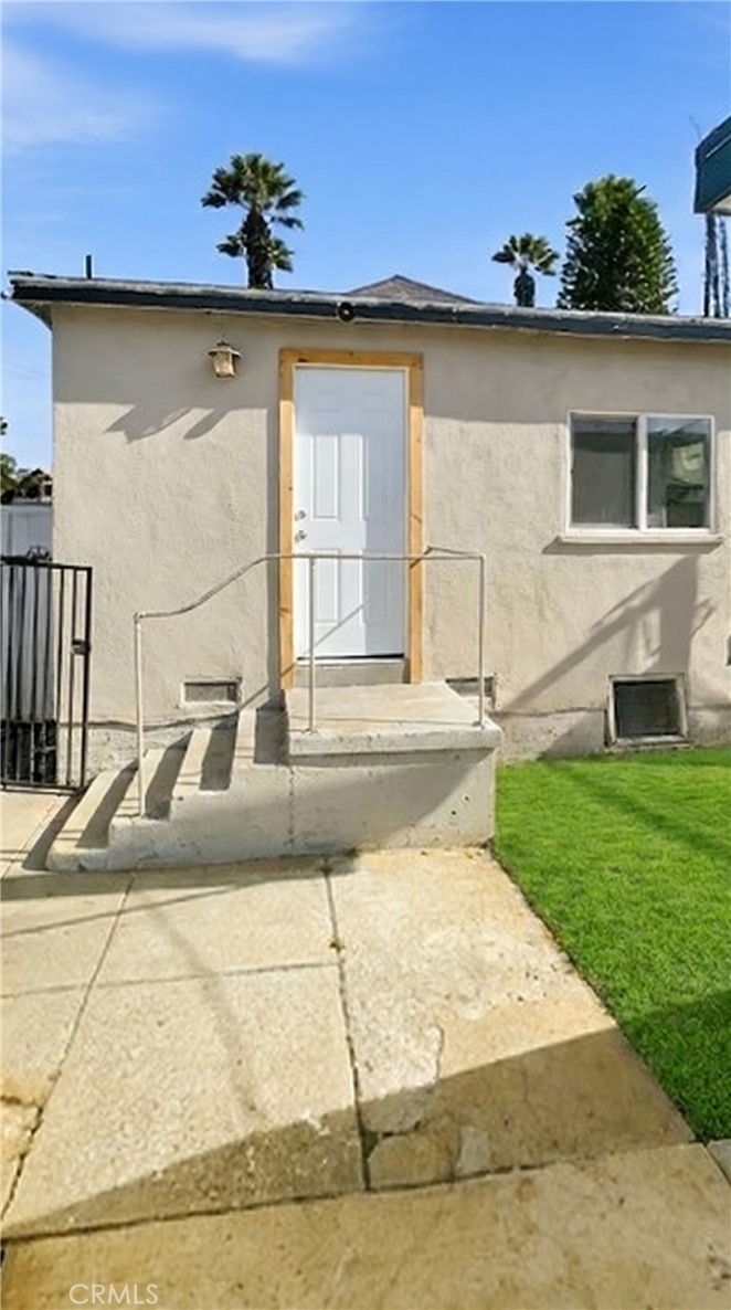 2944 6th Street Riverside, CA 92507 - Photo 5 of 19 Bedroom 3 front house