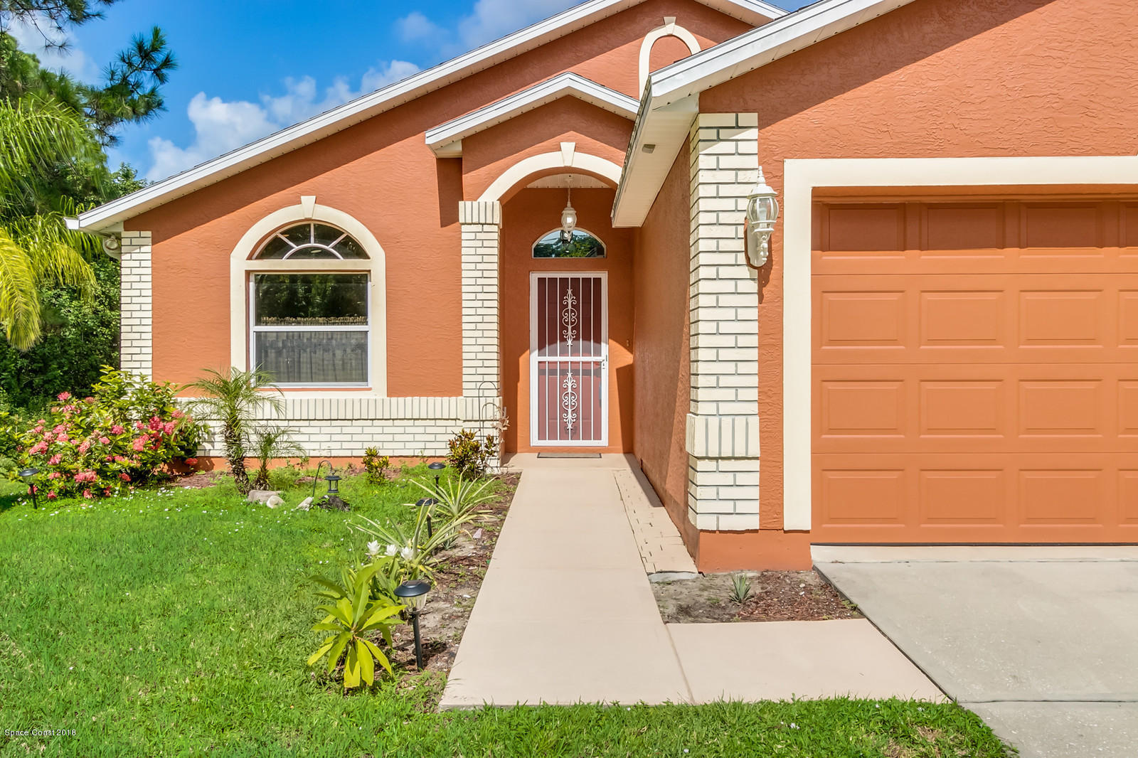 1484 Saxony Road Southwest Palm Bay, FL 32908 - Photo 2 of 21 nice plants