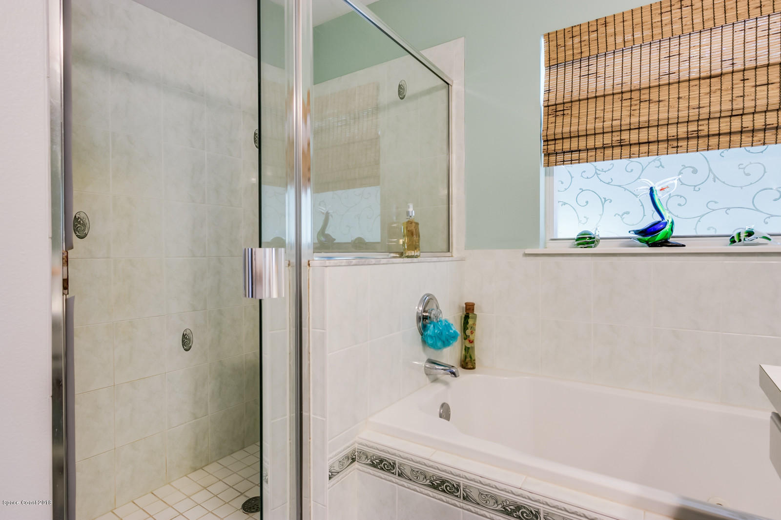 1484 Saxony Road Southwest Palm Bay, FL 32908 - Photo 15 of 21 Separate tub and shower