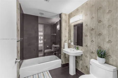 $1,750,000 | 1040 Biscayne Boulevard, Unit 3101, Miami, FL 33132