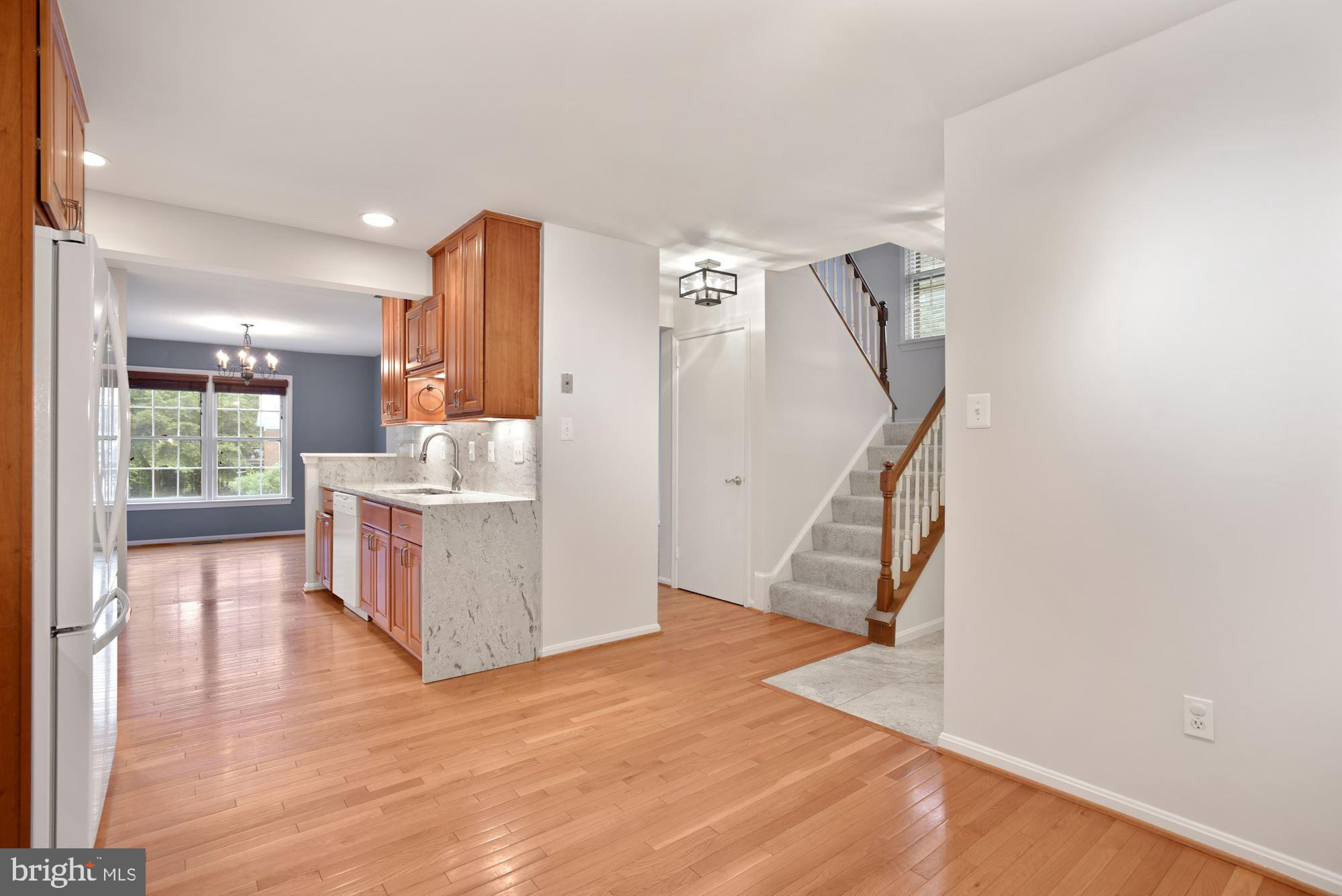 2263 Double Eagle Court Reston, VA 20191 - Photo 12 of 33 Kitchen breakfast area.