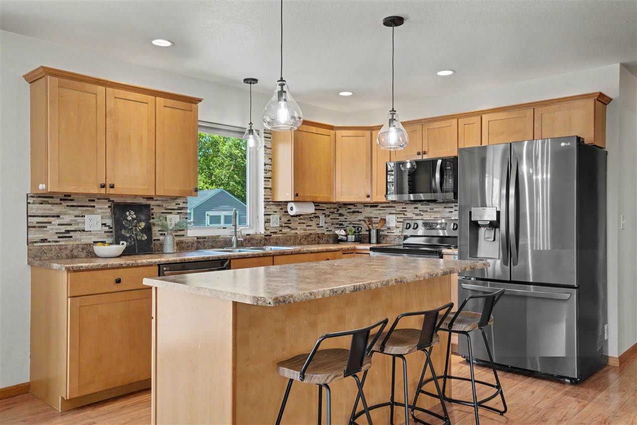 803 Wood Lily Road Solon, IA 52333 - Photo 4 of 29 Gallery Image 4